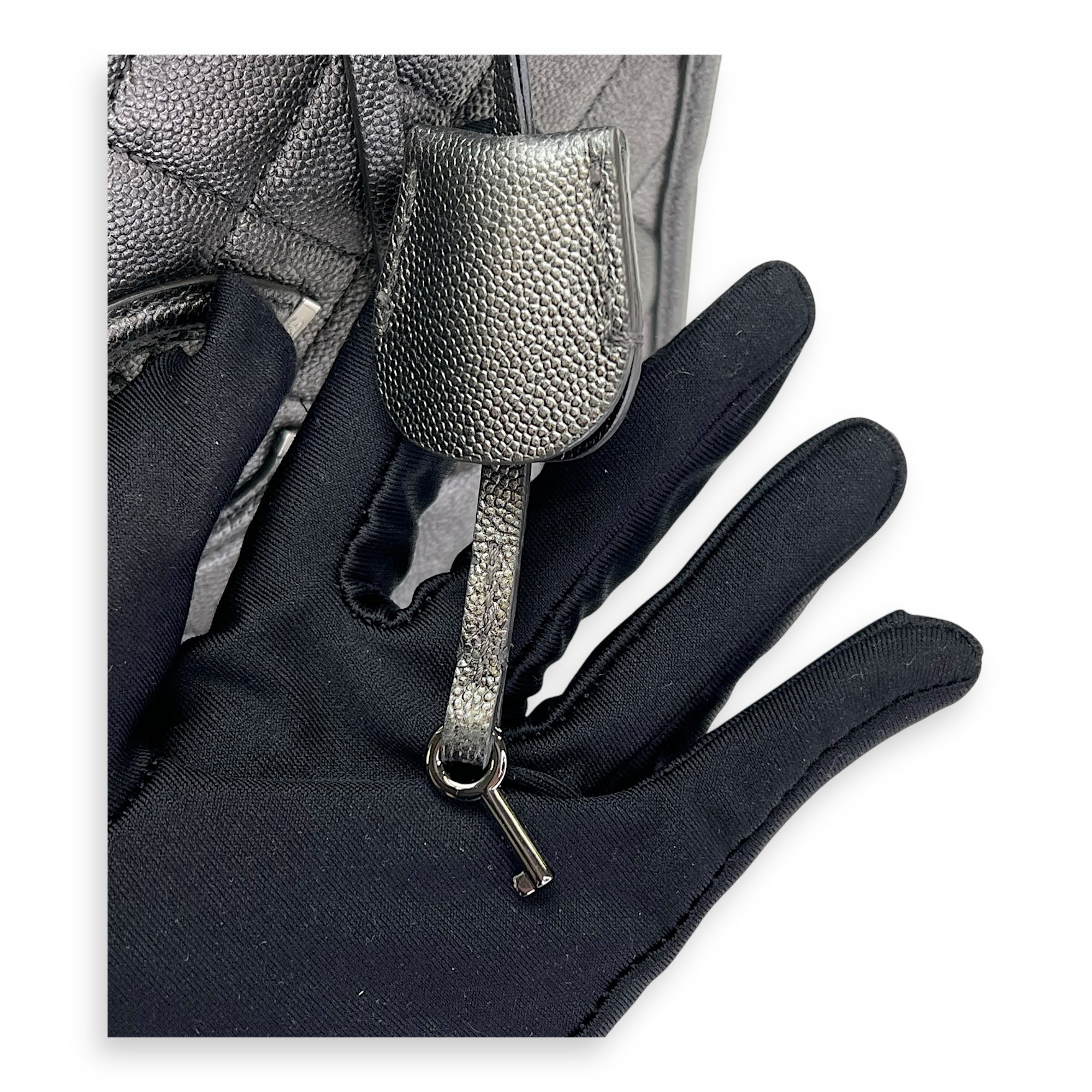 CC Filigree Large Silver Top Handle Bag in Caviar Leather, Silver hardware - Image 9