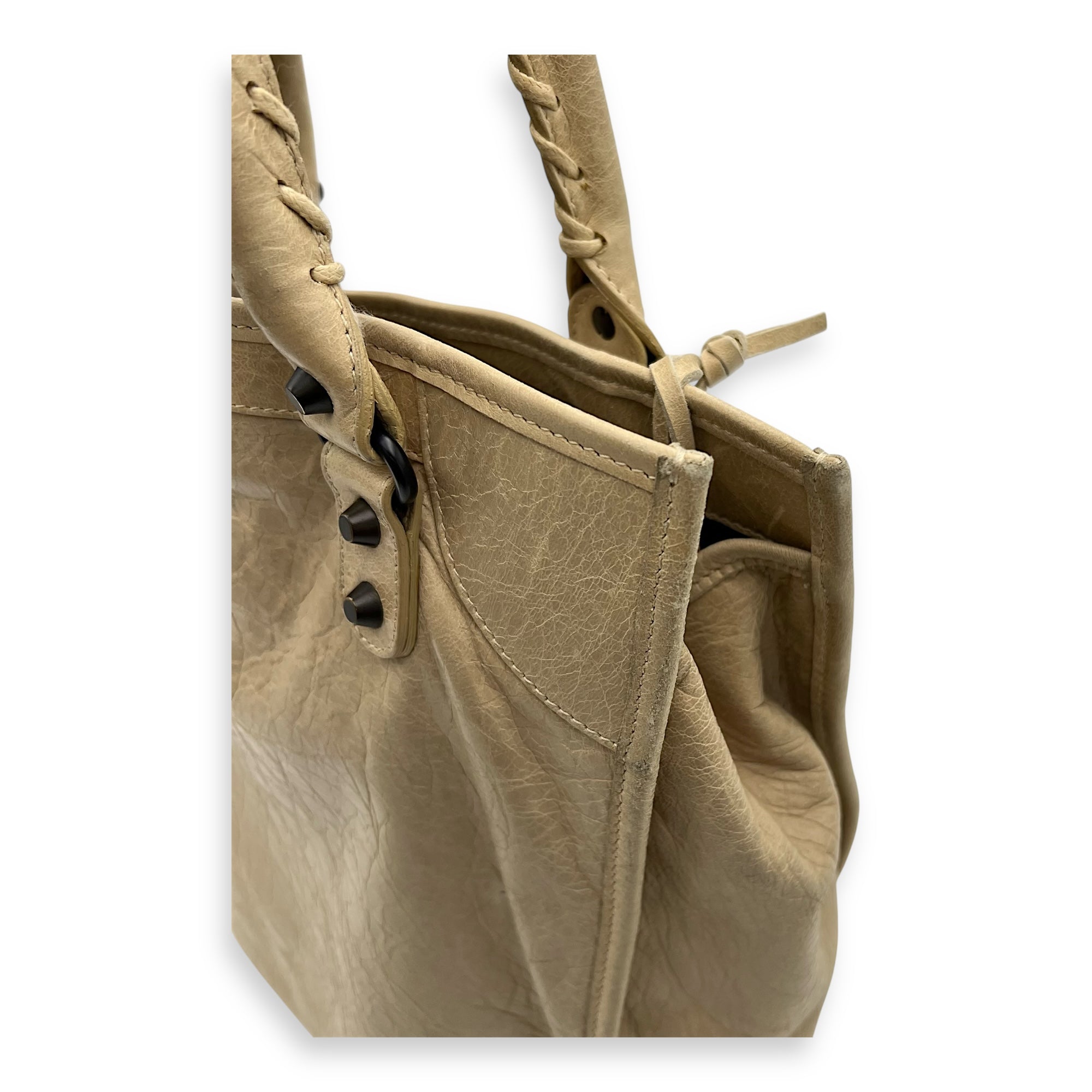 City Shopper Beige Tote Bag in Distressed Leather, Gunmetal hardware - Image 18