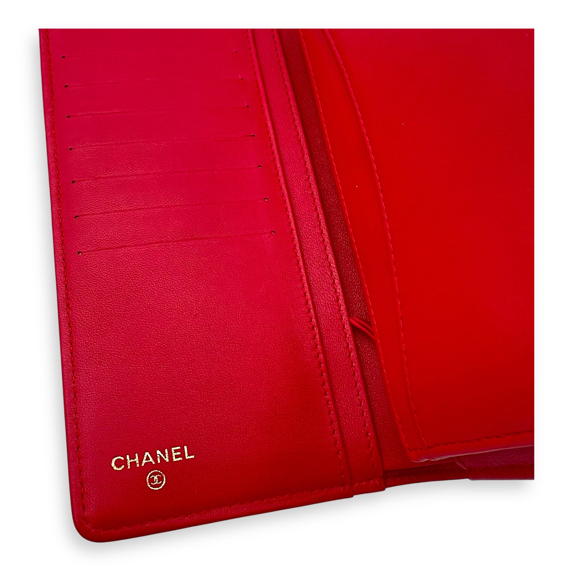 Classic Wallet Red in Lambskin, Gold hardware - Image 10