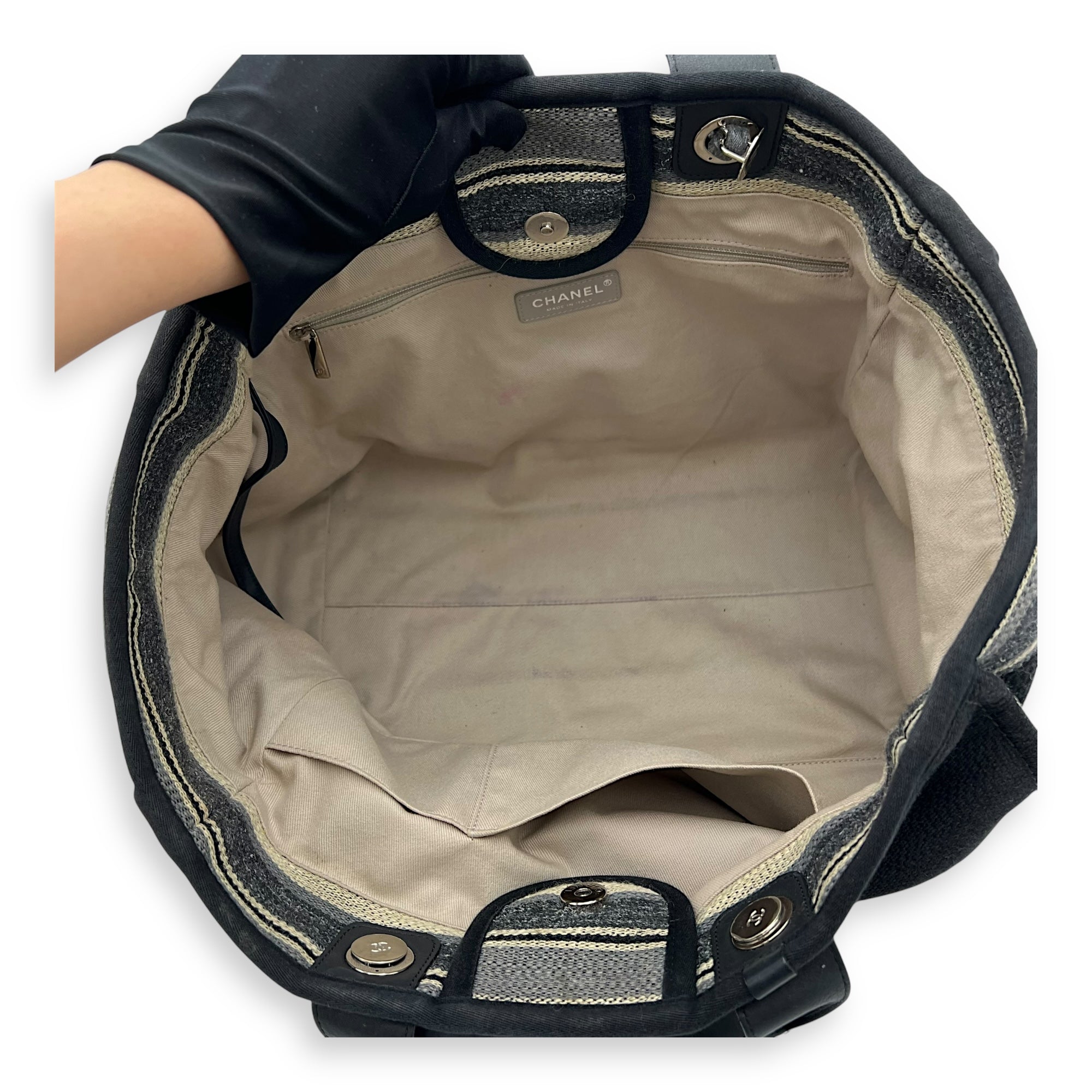 Deauville Tote Bag Black in Canvas, Silver hardware - Image 7