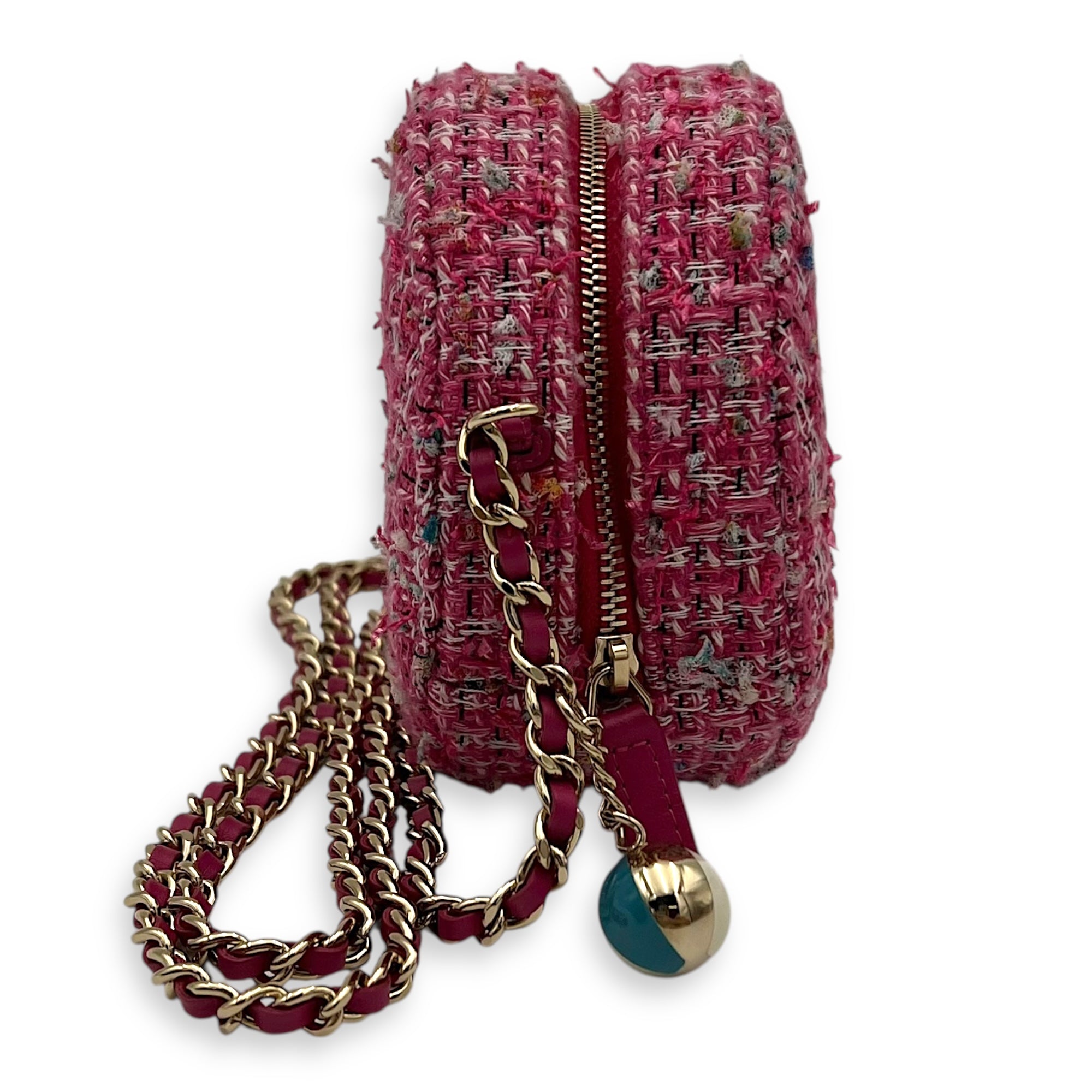 Round CC Pink Crossbody Bag in Tweed, Gold hardware - Image 4