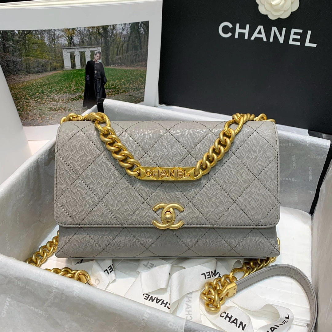 Fashionable CHANEL FLAP BAG 591