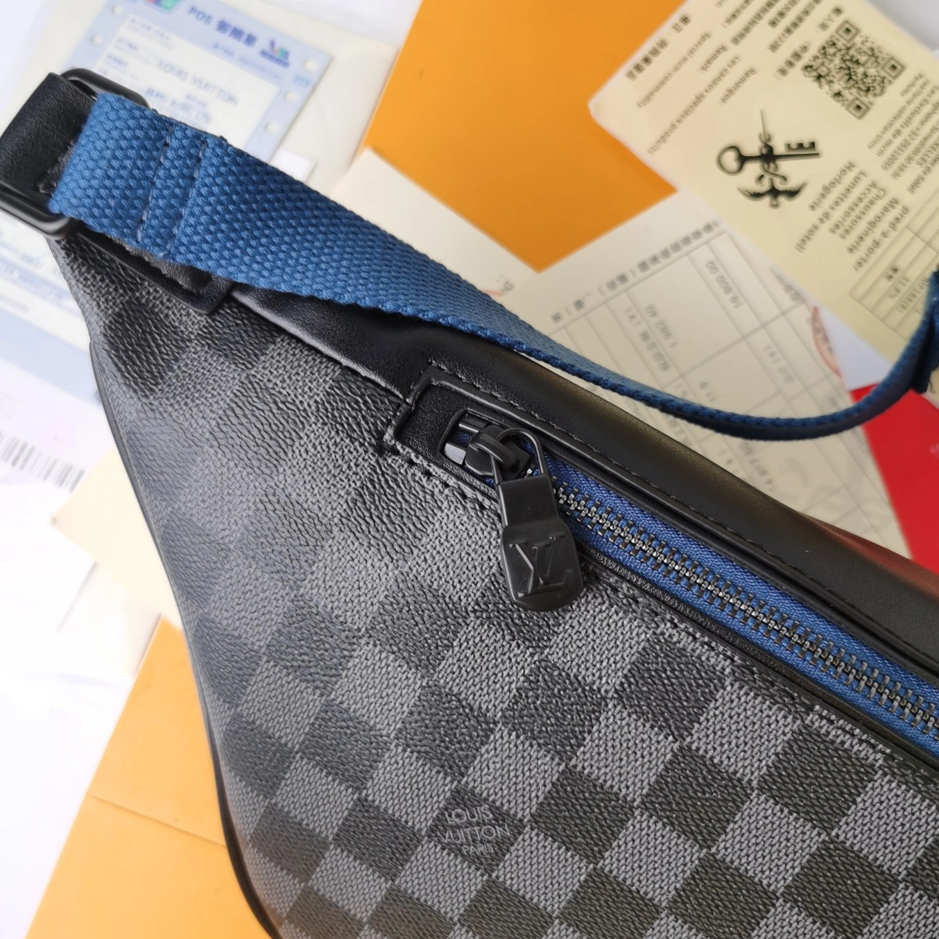 Bold 1876 Louis Vuitton LV AAA Man Pockets - Image 5