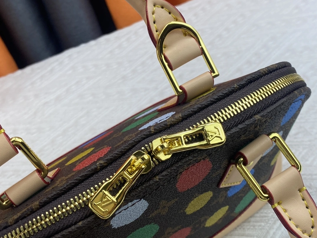 EyeCatching 9687 Louis Vuitton AAA Quality Handbags For Women - Image 6