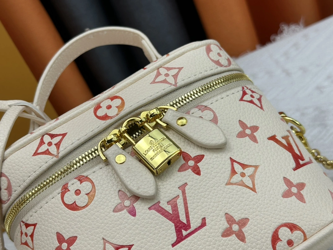 Louis Vuitton AAA Quality Messenger Bags For Women AllSeason 727 - Image 6