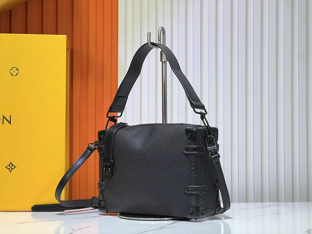 Louis Vuitton AAA Quality Messenger Bags For Women Popular 7000 - Image 3