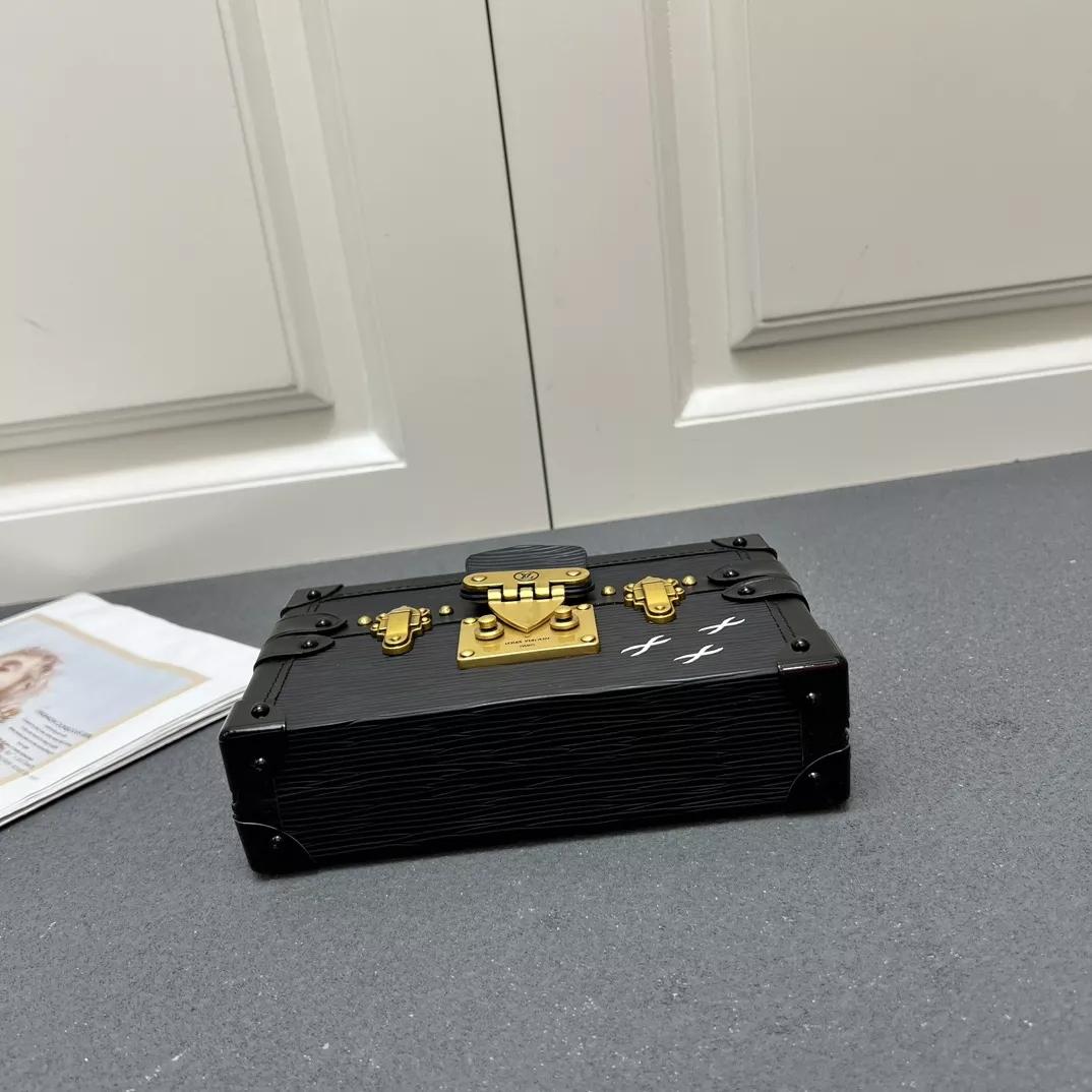 Louis Vuitton AAA Quality Messenger Bags For Women Practical 268 - Image 7