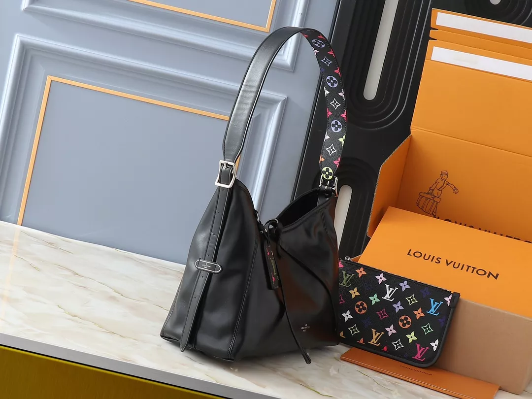 Louis Vuitton AAA Quality Shoulder Bags For Women Flexible 4684