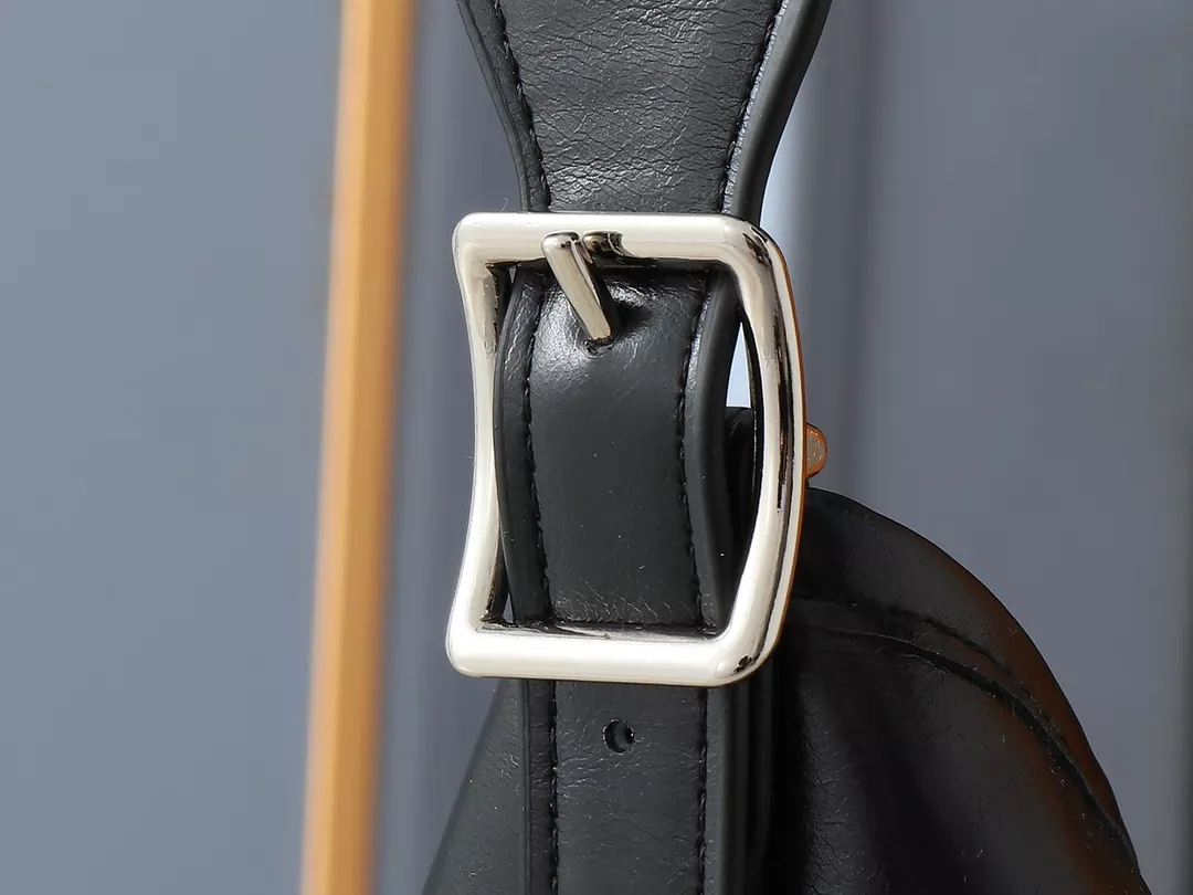 Louis Vuitton AAA Quality Shoulder Bags For Women Flexible 4684 - Image 5