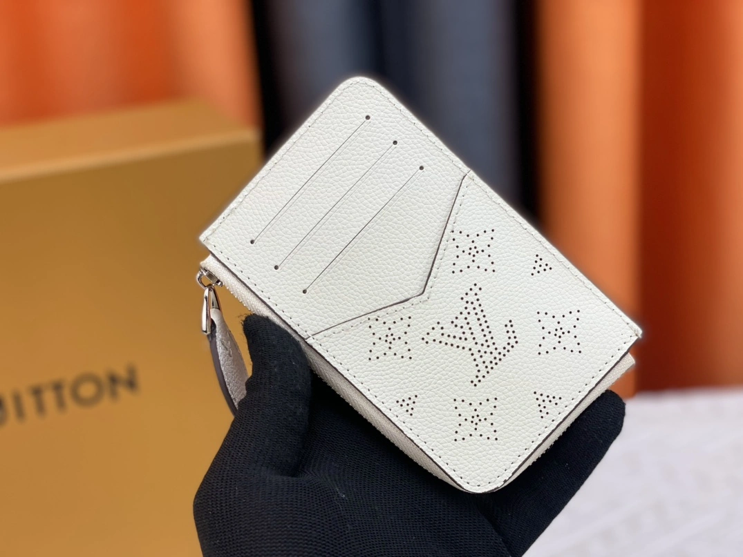 Louis Vuitton LV Card Case For Women Soft 6573