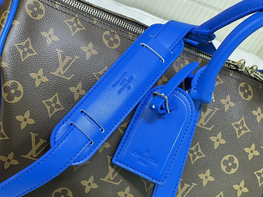 Louis Vuitton Travel Bags Practical 9441 - Image 3
