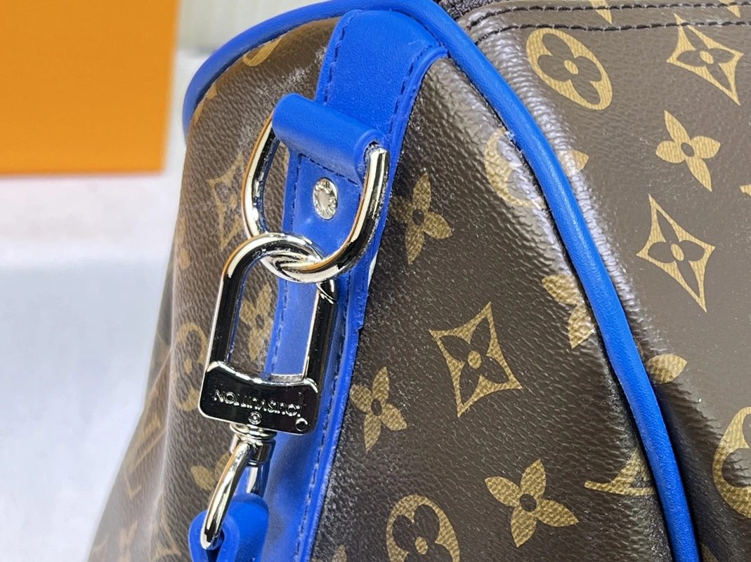 Louis Vuitton Travel Bags Practical 9441 - Image 4