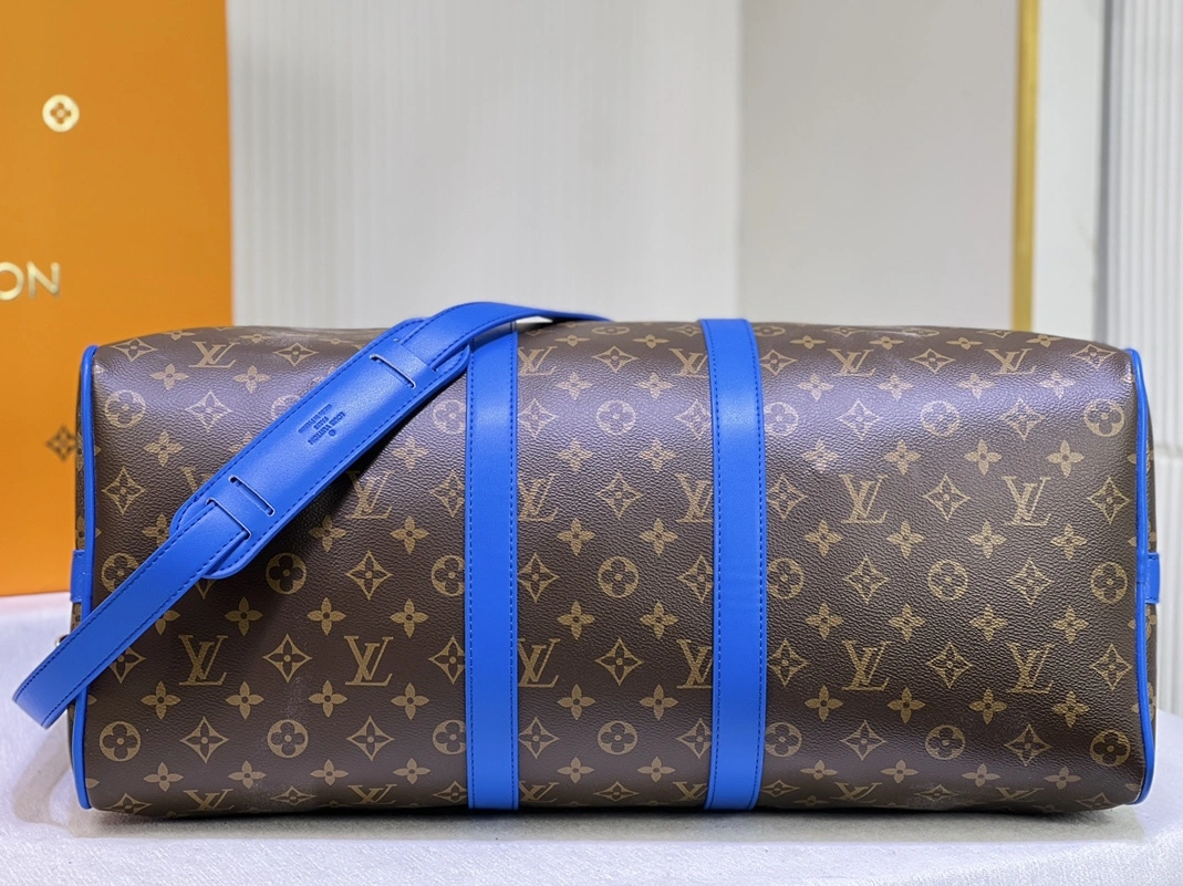 Louis Vuitton Travel Bags Practical 9441 - Image 6