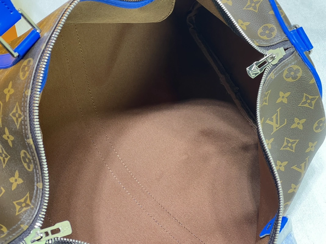 Louis Vuitton Travel Bags Practical 9441 - Image 7