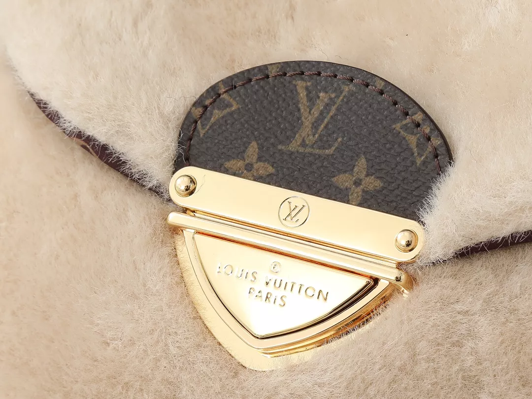 ModernLook 4518 Louis Vuitton AAA Quality Messenger Bags For Women - Image 5