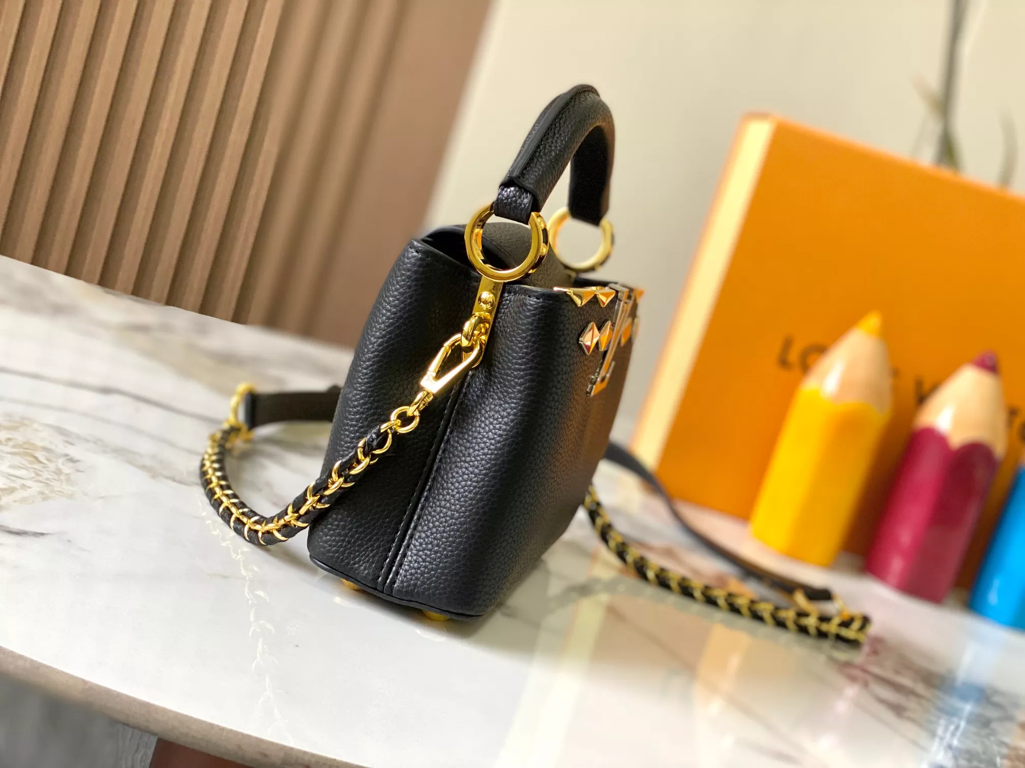 Stylish 4950 Louis Vuitton AAA Quality Messenger Bags For Women