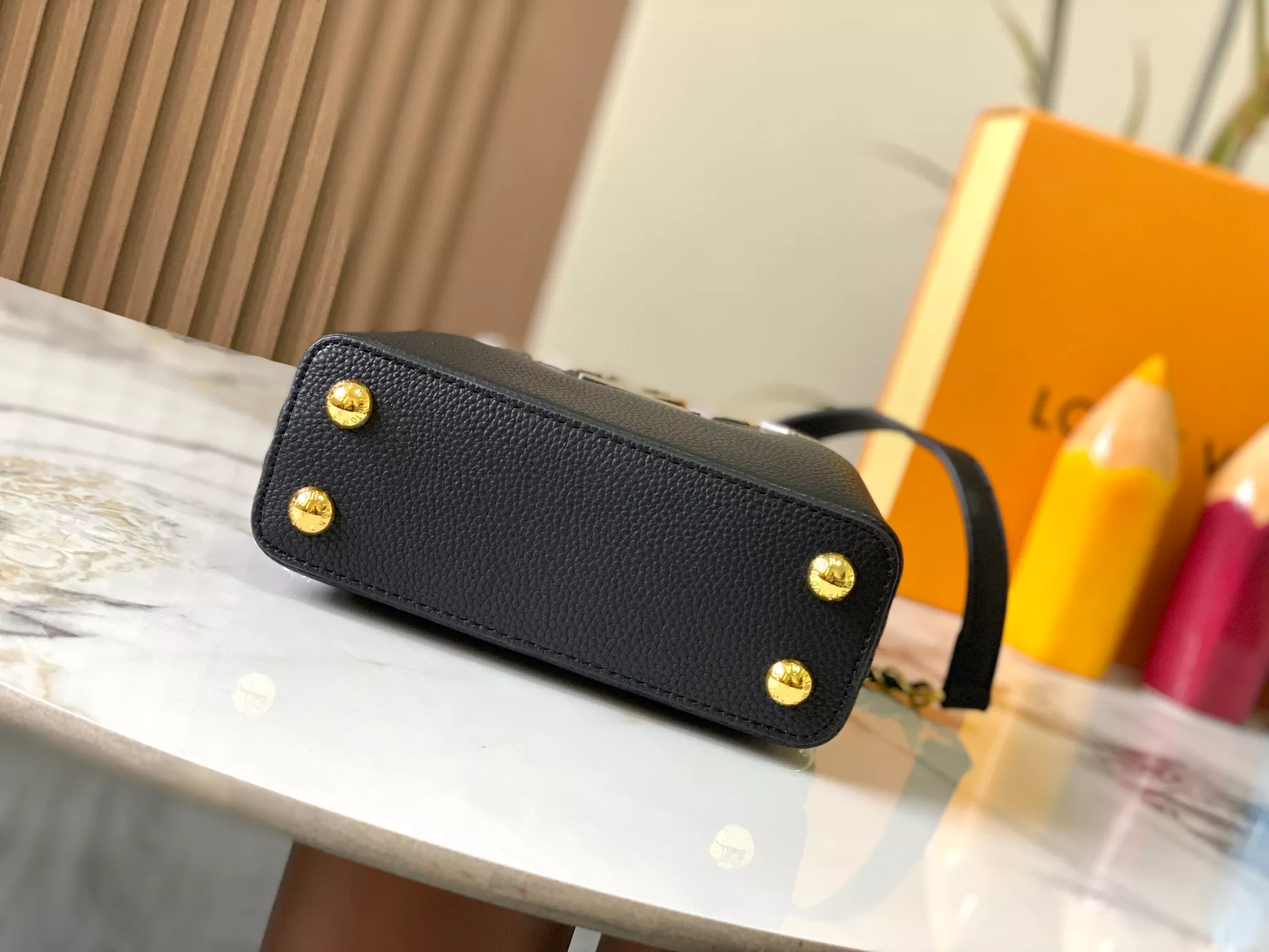 Stylish 4950 Louis Vuitton AAA Quality Messenger Bags For Women - Image 4