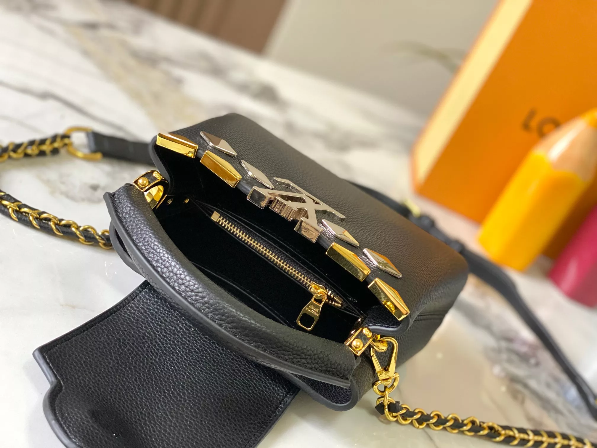 Stylish 4950 Louis Vuitton AAA Quality Messenger Bags For Women - Image 8