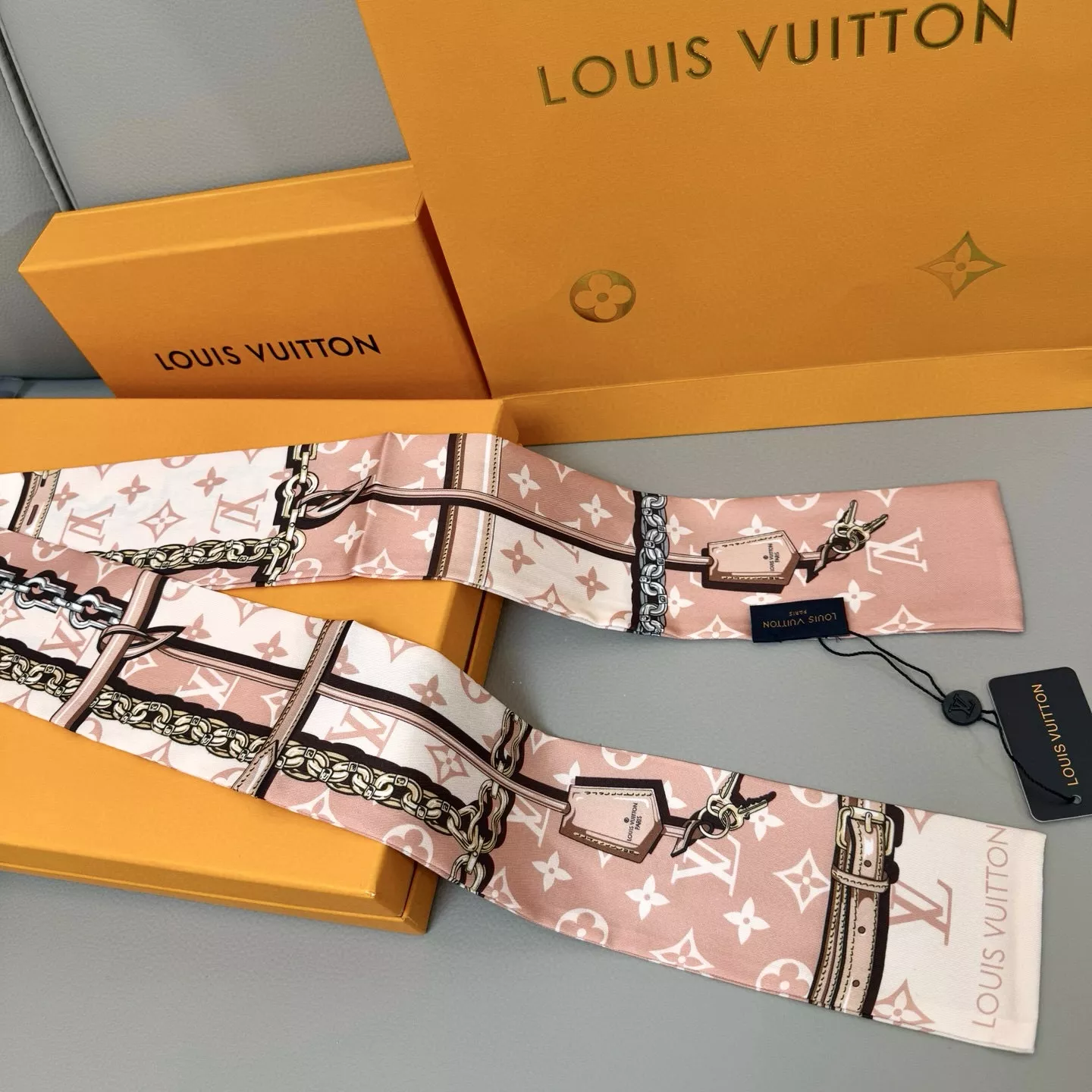 Unique 1722 Louis Vuitton Silk Scarf