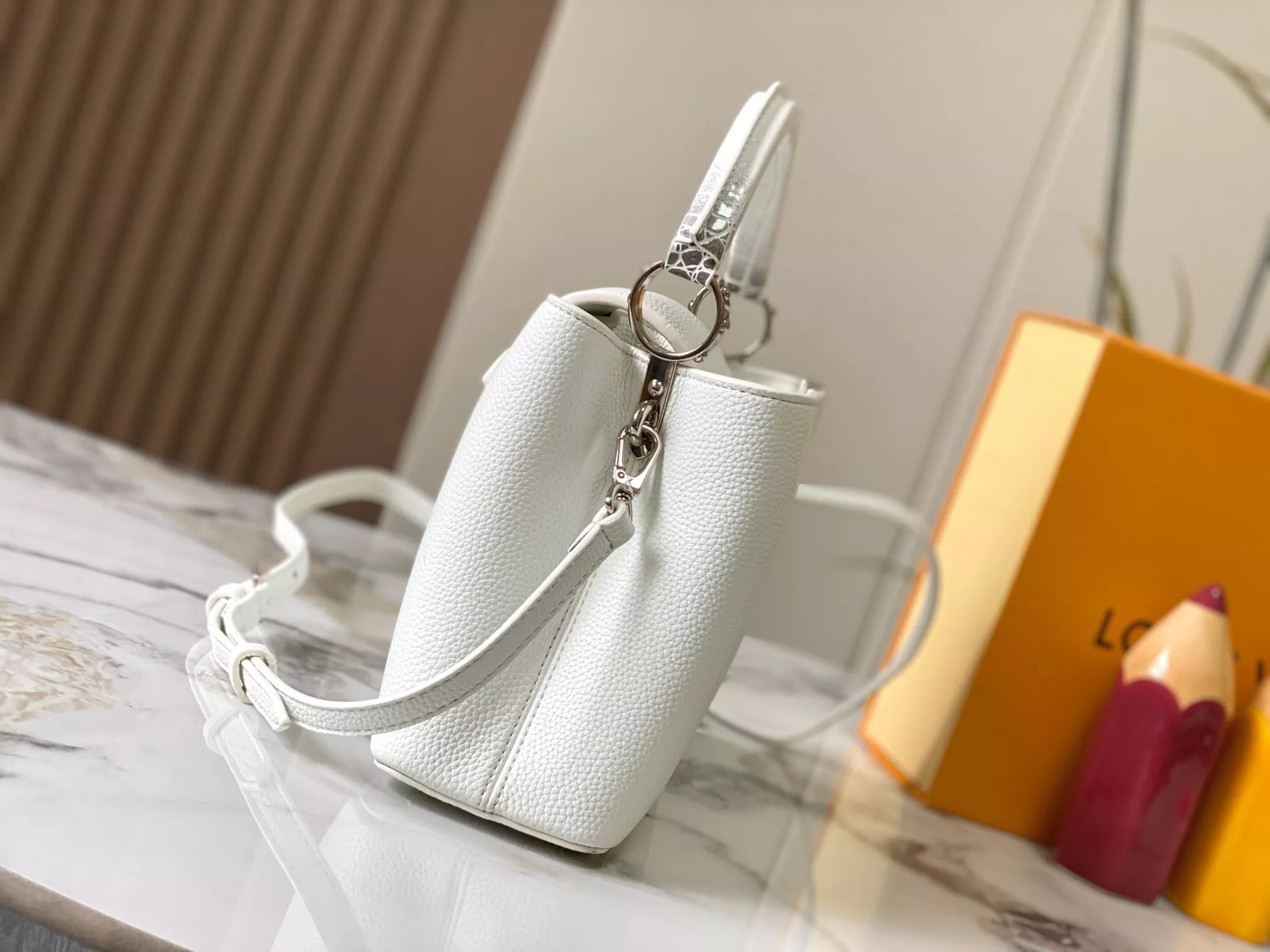 Versatile 5944 Louis Vuitton AAA Quality Messenger Bags For Women