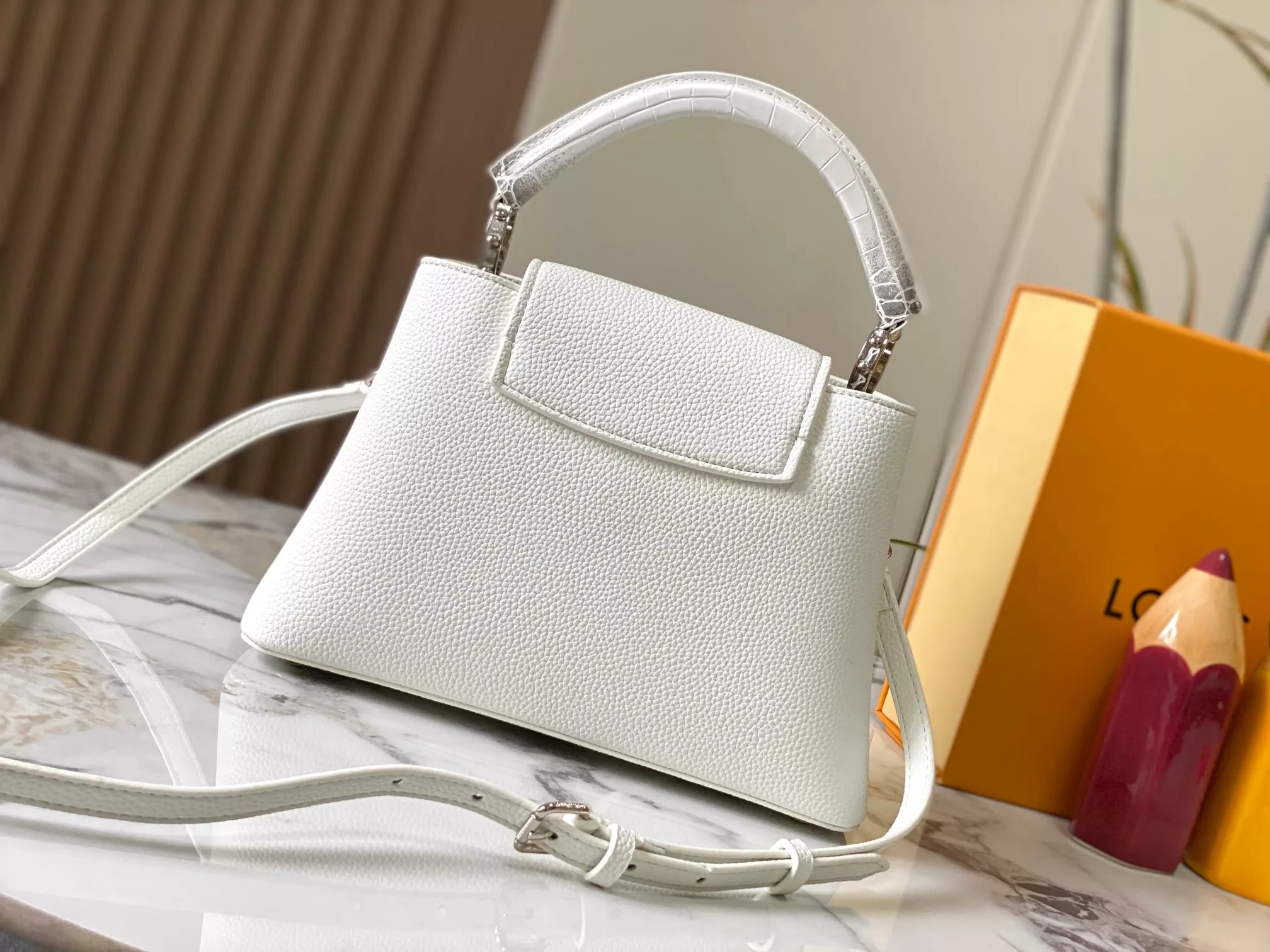 Versatile 5944 Louis Vuitton AAA Quality Messenger Bags For Women - Image 3