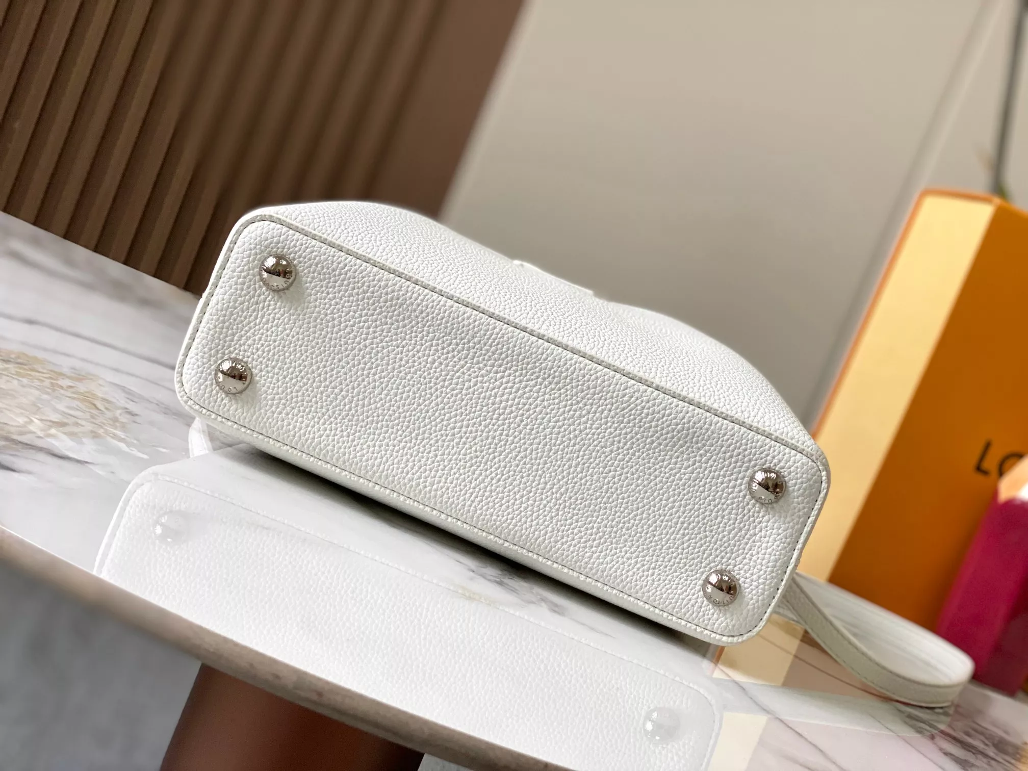 Versatile 5944 Louis Vuitton AAA Quality Messenger Bags For Women - Image 4